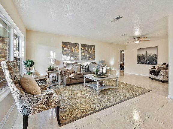 4th image of 7455 Deepwood Dr N