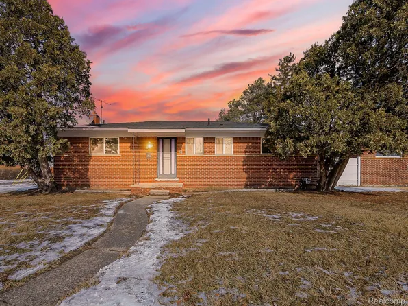 20019 Fifteen Mile Rd, Clinton Township, MI 48035