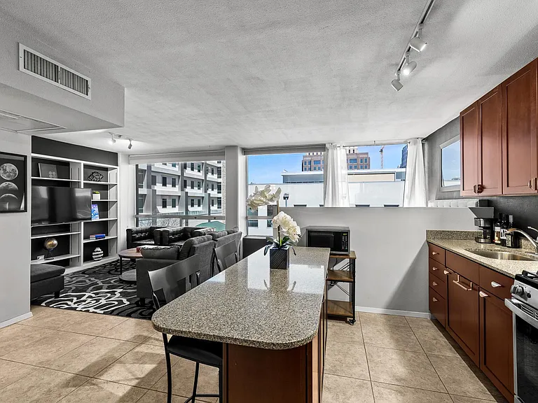 1212 Guadalupe St #406 — Photo 16