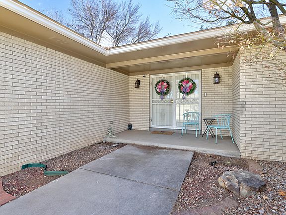 3rd image of 6413 Torreon Dr NE