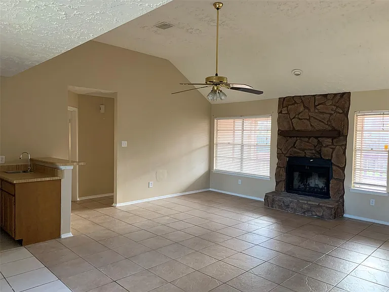 2511 Radcliffe Dr — Photo 4