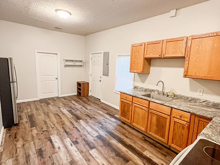 1618 E Main St — Photo 13