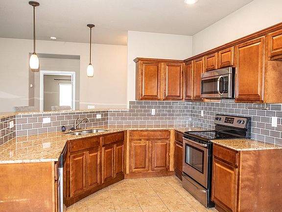 4th image of 861 Meadowridge Ct
