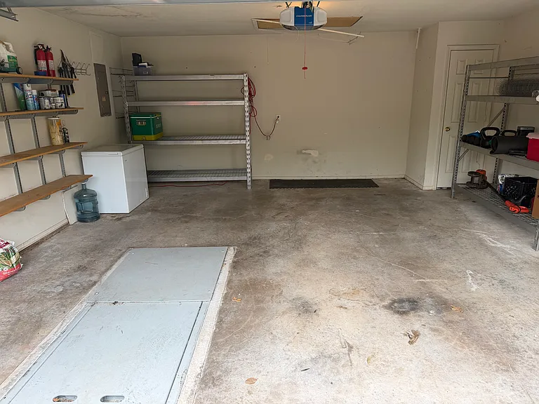 1029 Cedarcrest St — Photo 8