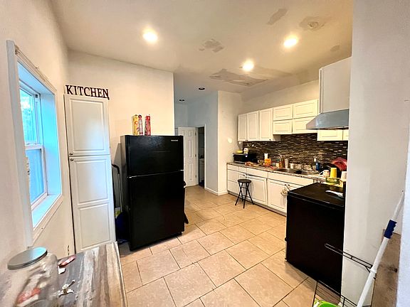 5th image of 2508 N Guilford Ave