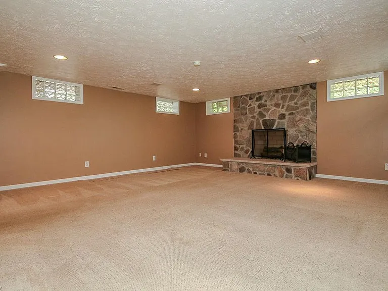12433 Webster Rd — Photo 32
