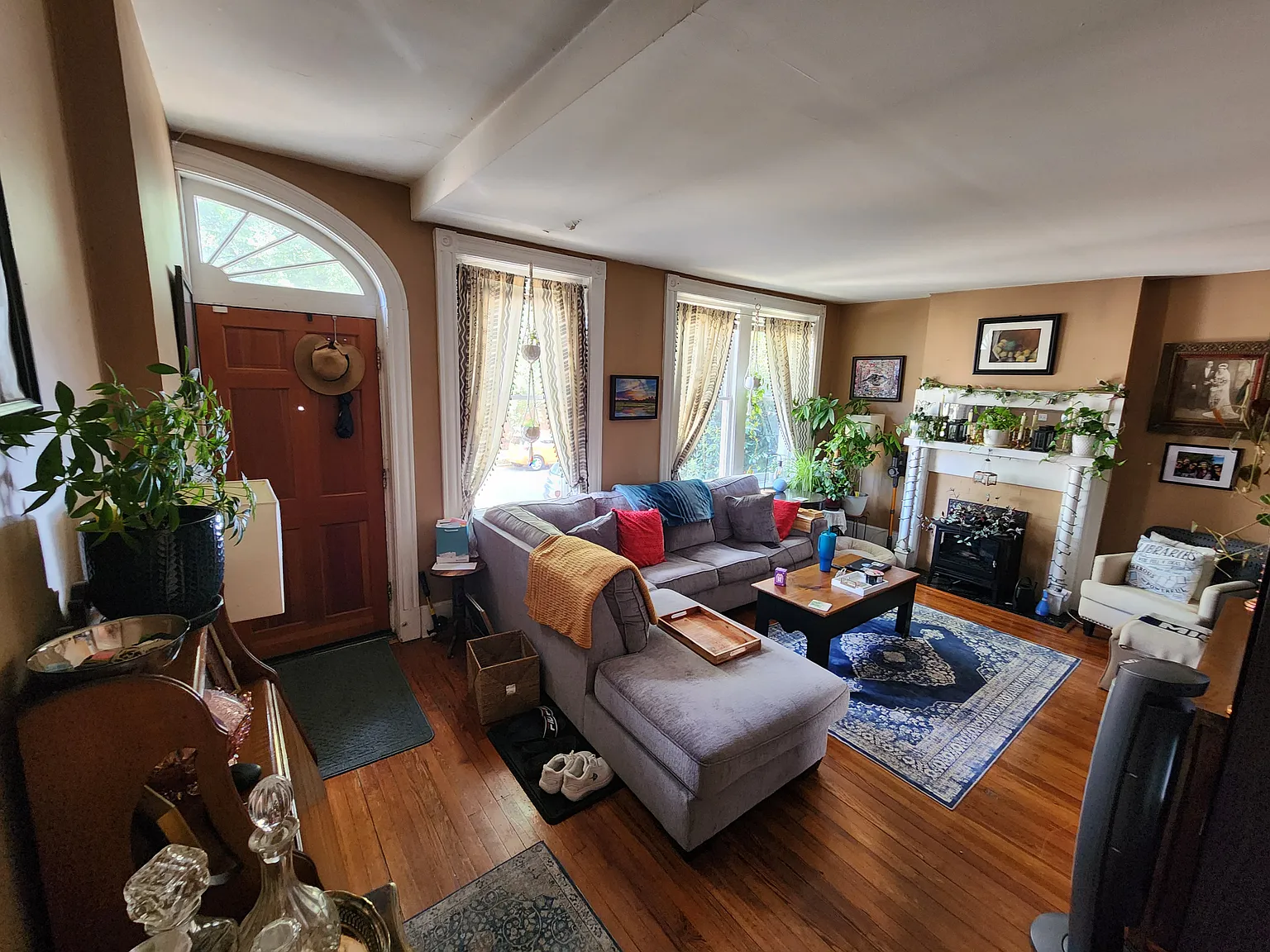 100 N Sheppard St — Photo 1
