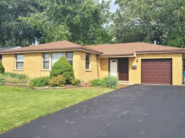 12801 W Playfield Dr, Crestwood, IL 60418