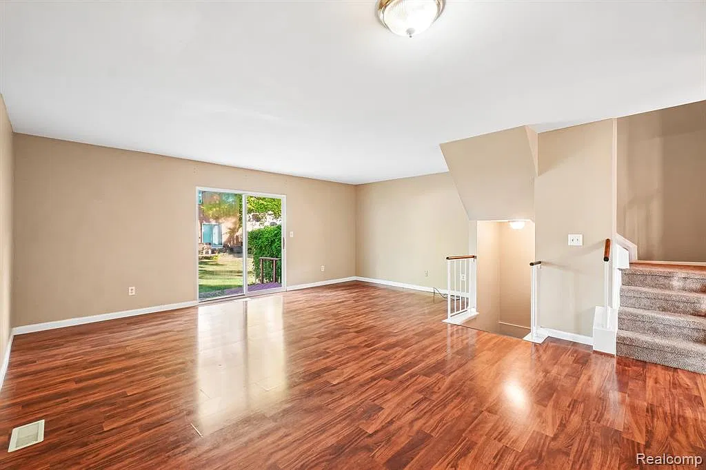 2 bed, 2.5 bath, 1320 sqft, $1,850 — Photo 4