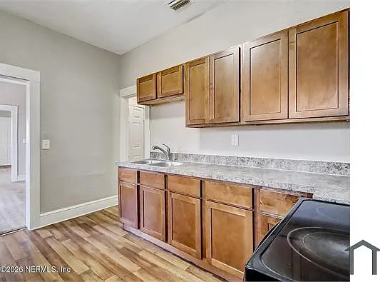 1519 W 6th St — Photo 13