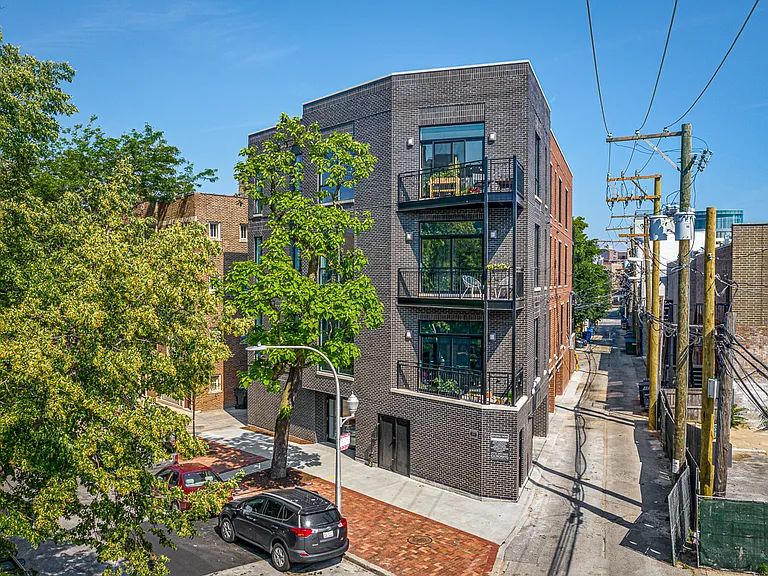 1050 1/2 W Cornelia Ave #202 — Photo 6