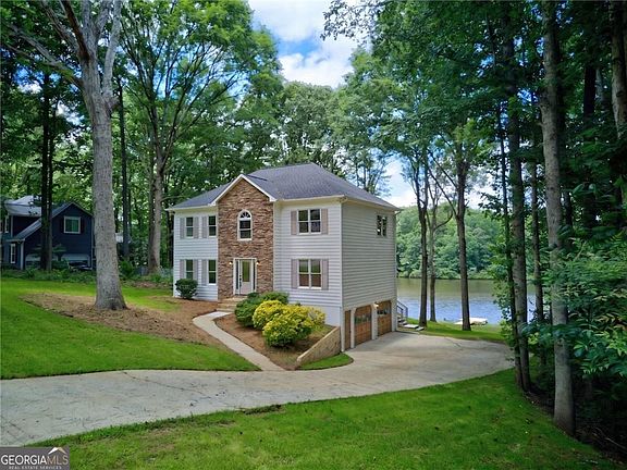 2nd image of 511 Lakeside Dr