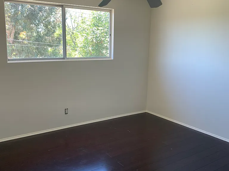 228 W Avenida De Las Flores — Photo 5