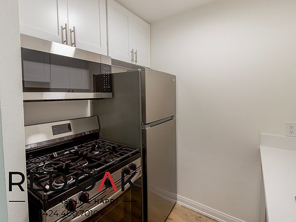 3rd image of 2724 3/4 Abbot Kinney Blvd #218