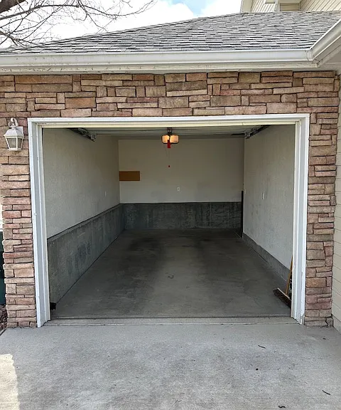 Garage (10.5 by 18.5)