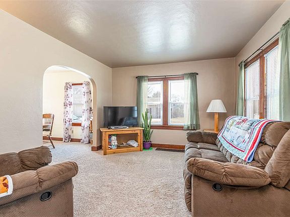 Light & Bright Living Rm.