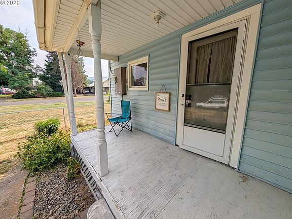 2nd image of 2104 1st St