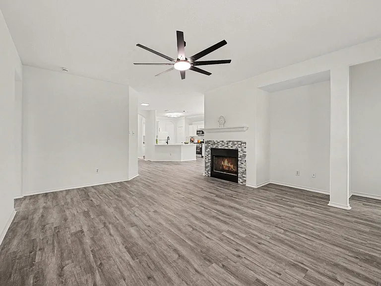 18314 Manorcliff Ln — Photo 11