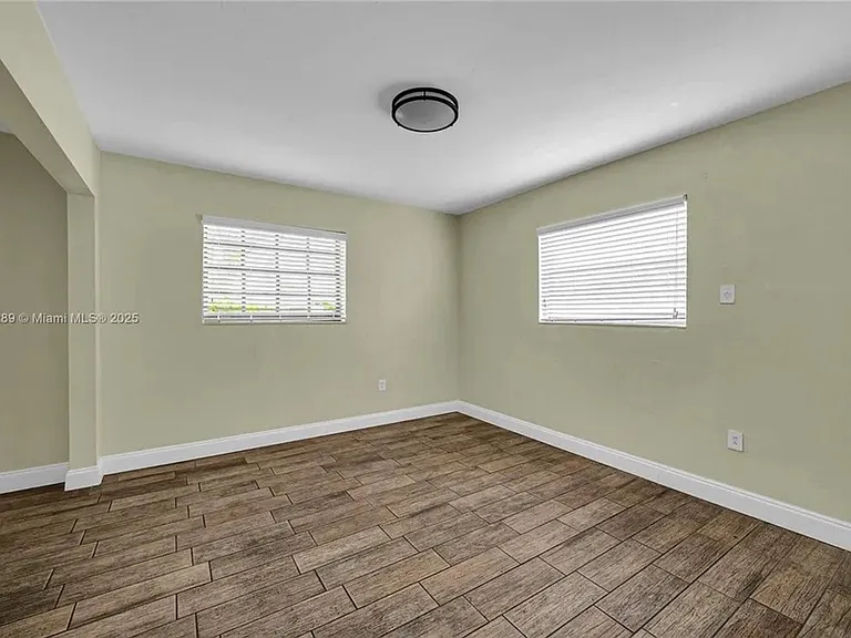 17130 NE 7th Ave — Photo 16