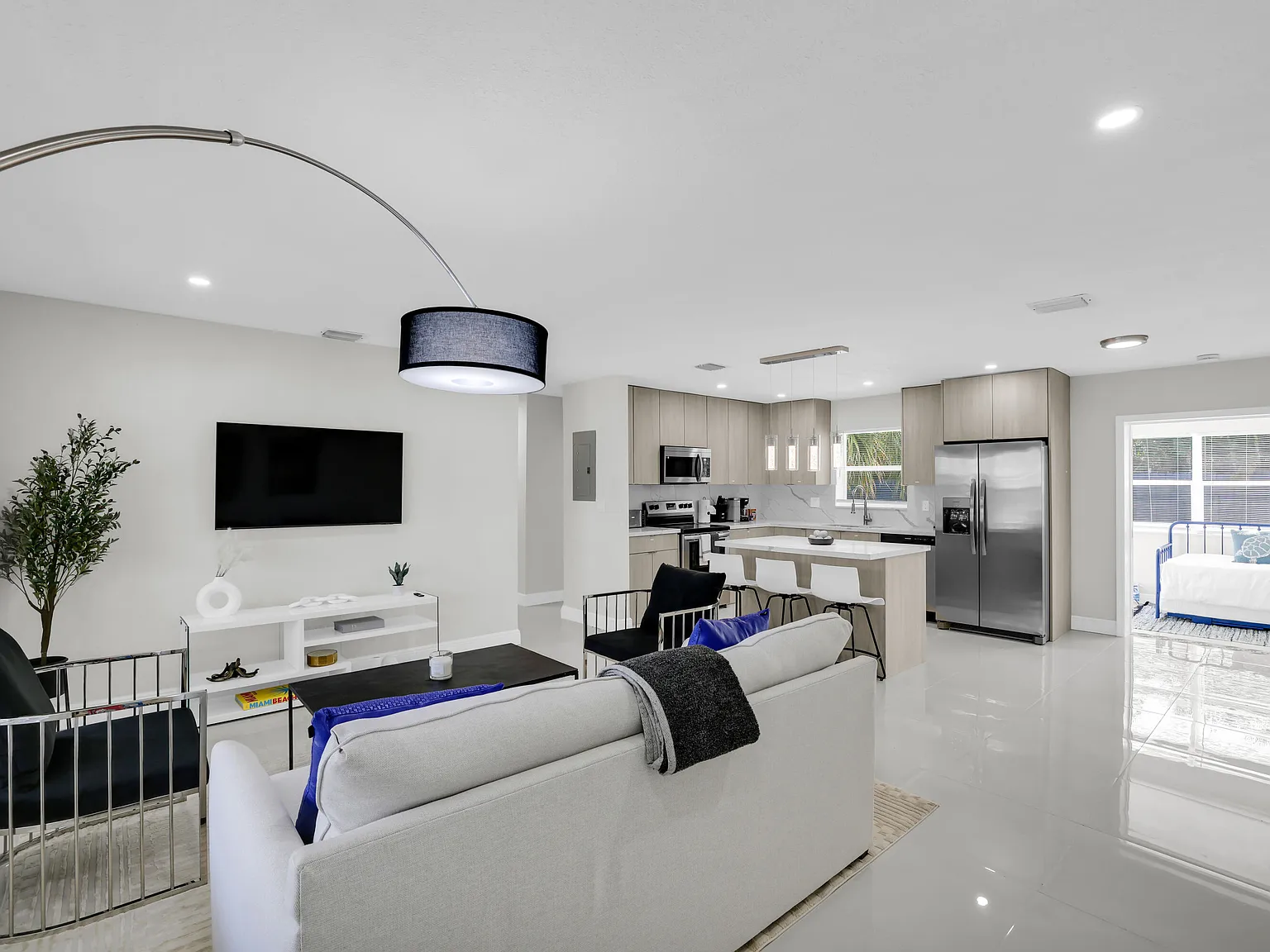 4 bed, 3.0 bath, 1405 sqft, $4,900 — Photo 4