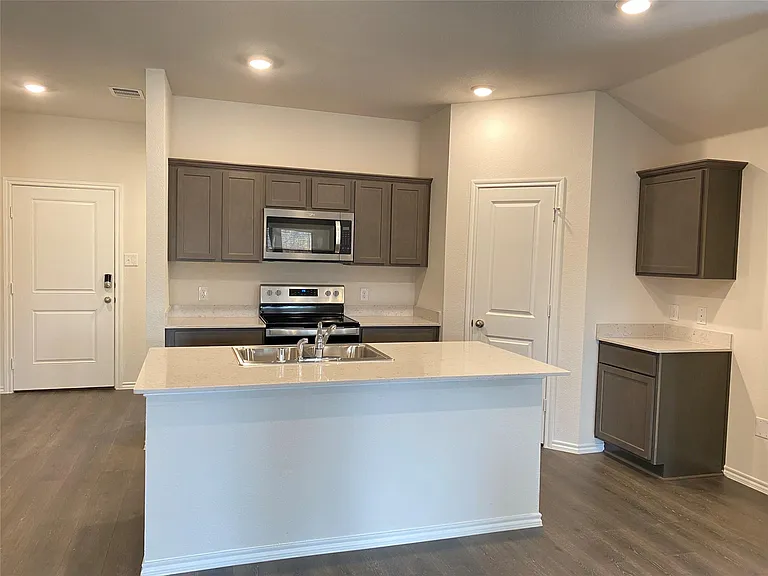 3126 Channing Dr — Photo 3