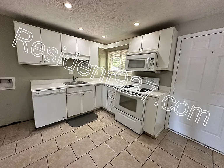 2295 Milesburn Dr — Photo 6