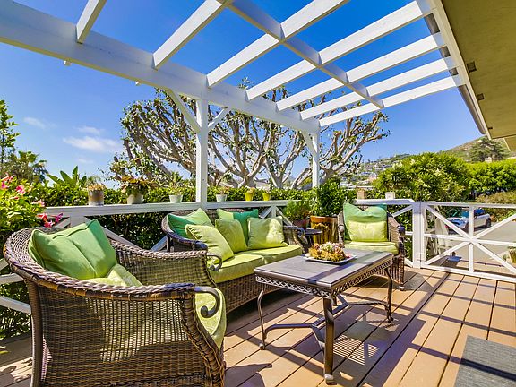 Spacious Deck Facing Pacific