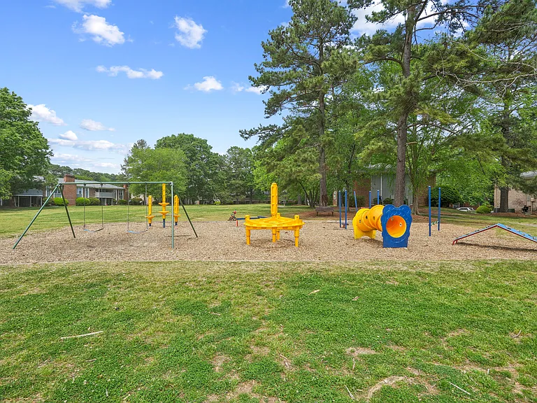 Lexington on the Green — Photo 12