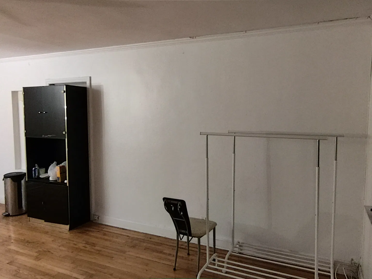 3 bed, 300 sqft, $1,200 — Photo 4