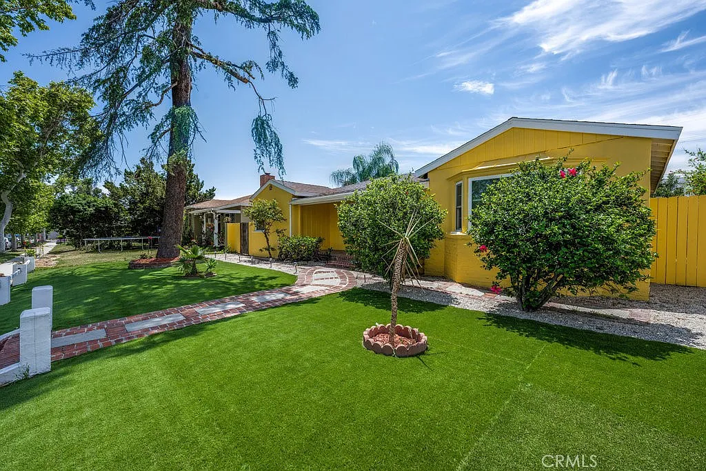 3 bed, 1.5 bath, 1486 sqft, $4,395 — Photo 3
