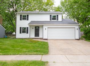 1236 Eastland Dr, Oregon, OH 43616