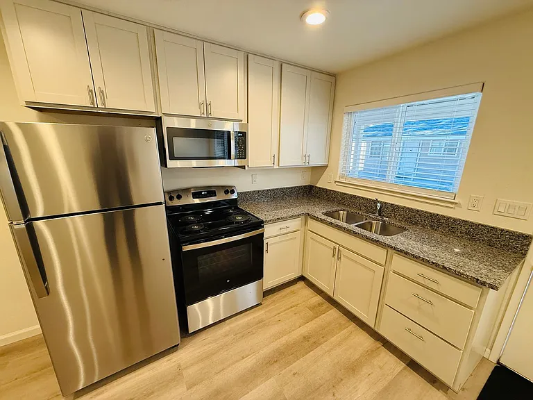 946 Modesto Ave #4 — Photo 5