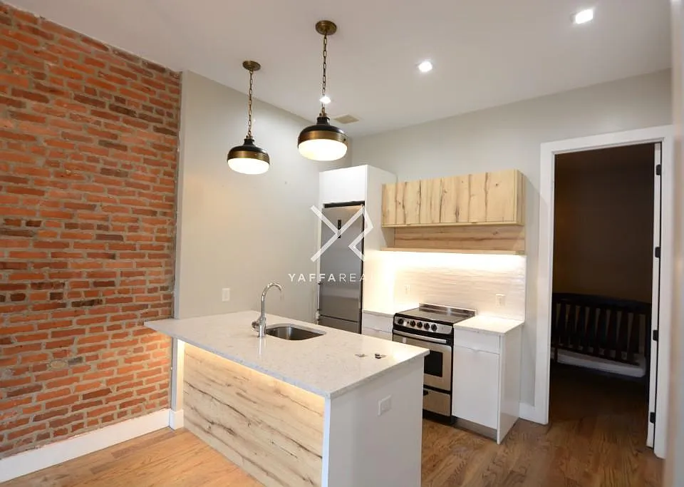 1043 Bedford Ave #2B