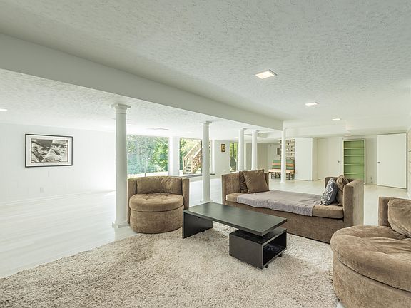 5th image of 804 Woodview Dr