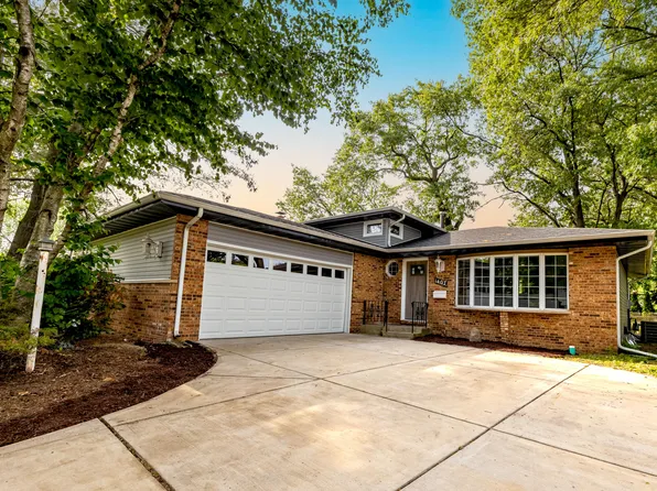 1407 Maple Pl, Schererville, IN 46375