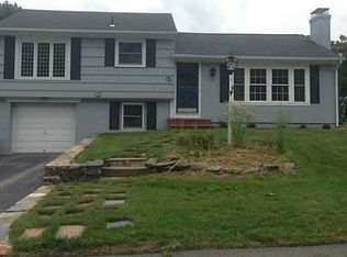 61 Glenwood Dr, North Kingstown, RI 02852