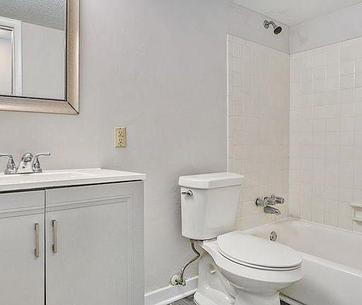 5th image of 2621 Arlington Ave S APT 23