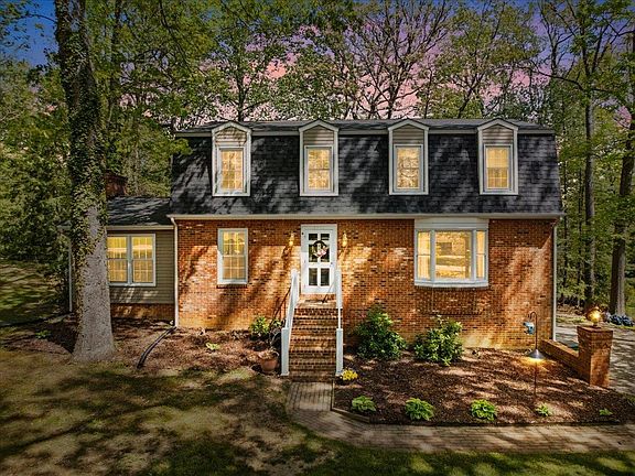2nd image of 2807 Tall Oaks Dr