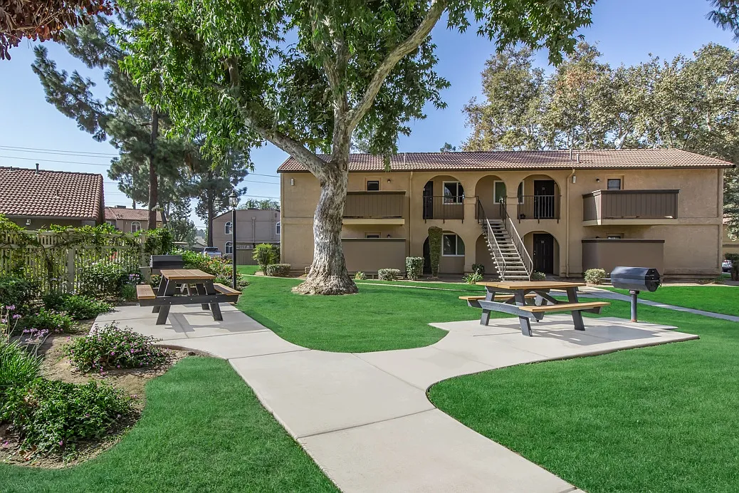 Oak View Apartments — Photo 3