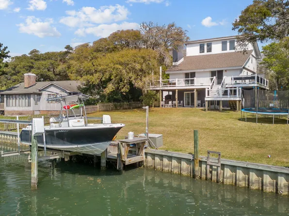 125 Loblolly Drive, Pine Knoll Shores, NC 28512
