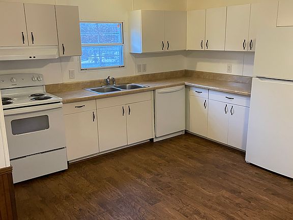 3rd image of 203 Barkwood Ln