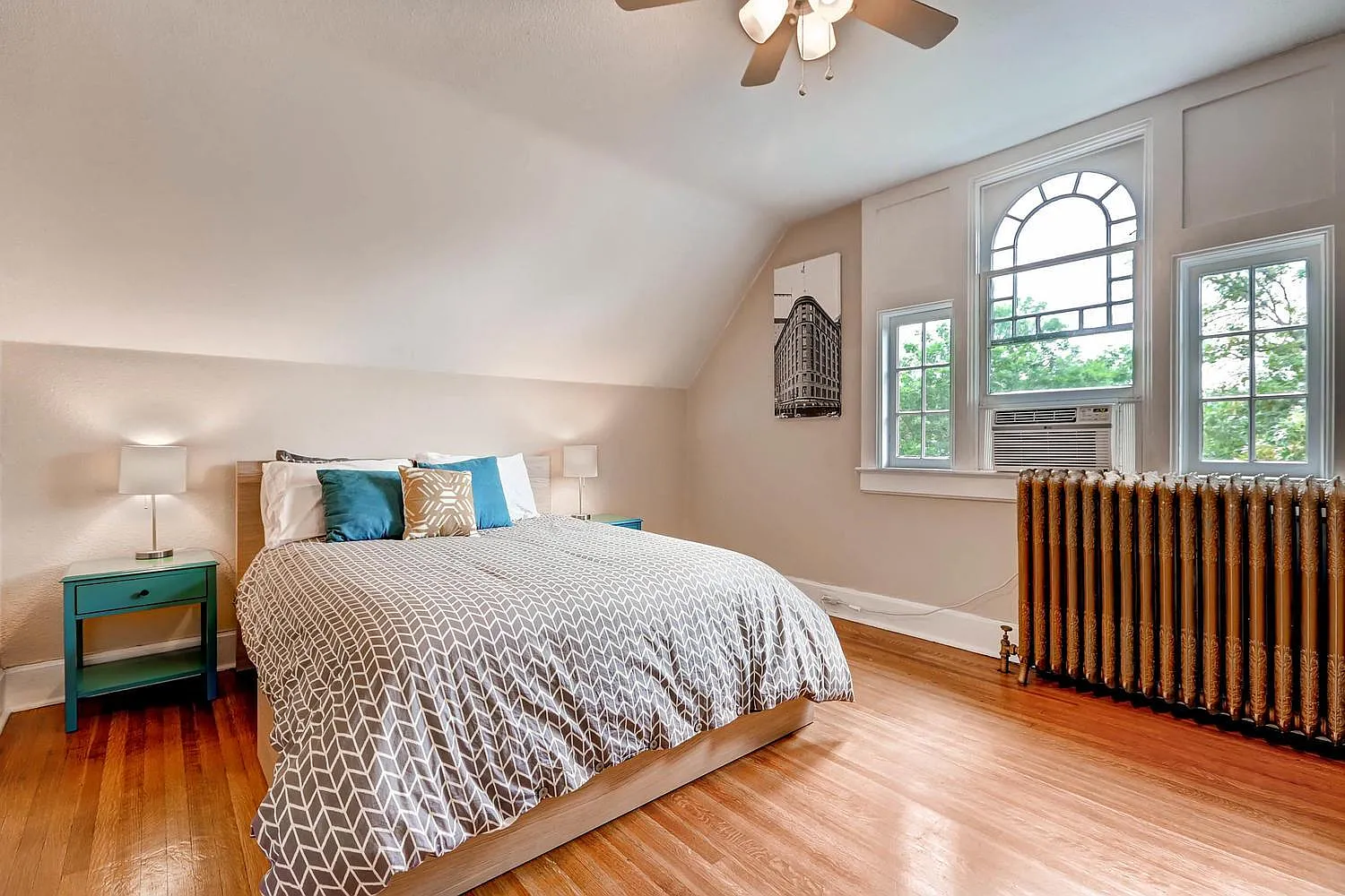 2 bed, 1100 sqft, $2,150 — Photo 2