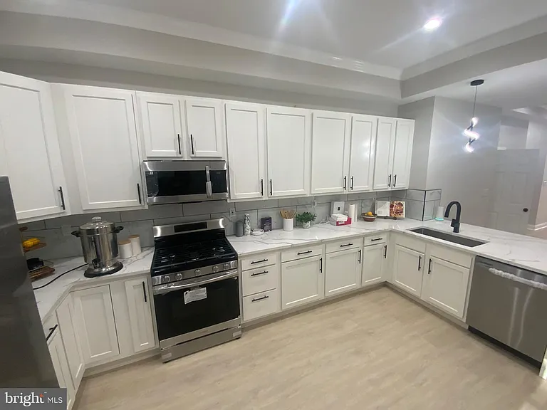 2141 Druid Hill Ave — Photo 9