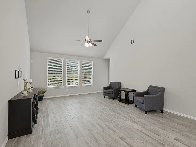 10602 Wagner St — Photo 5