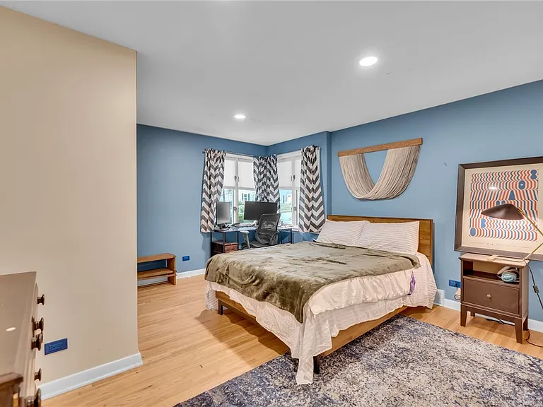 114 Burbank Dr — Photo 22