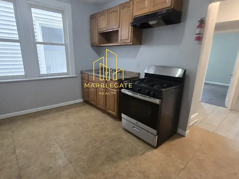 380 Sanford Ave #11 — Photo 2
