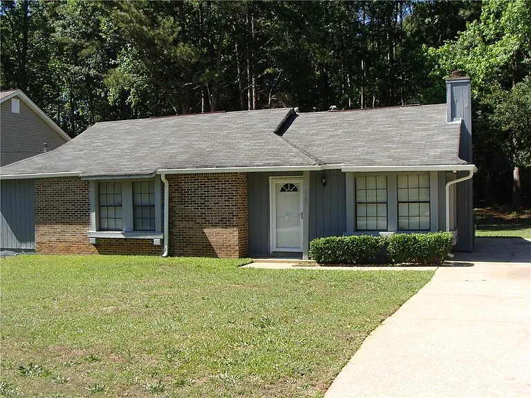 2331 Newgate Dr — Photo 3