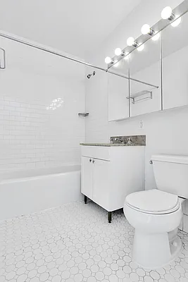 Rented by Luxury Apartments LIC | media 7