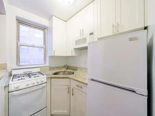 144 East 22nd Street image 4 of 6