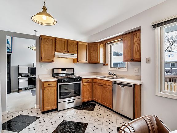 4th image of 1055 E Meadow Lake Dr